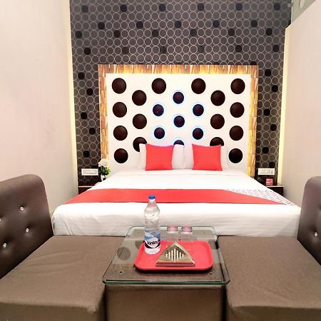 Oyo 14829 Hotel J Cruise Ludhiana Exterior foto