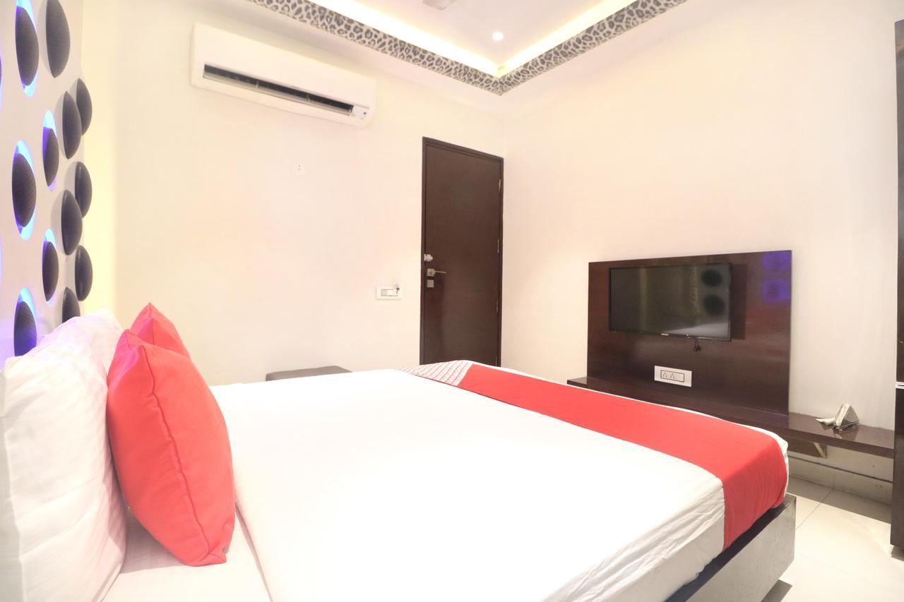 Oyo 14829 Hotel J Cruise Ludhiana Exterior foto