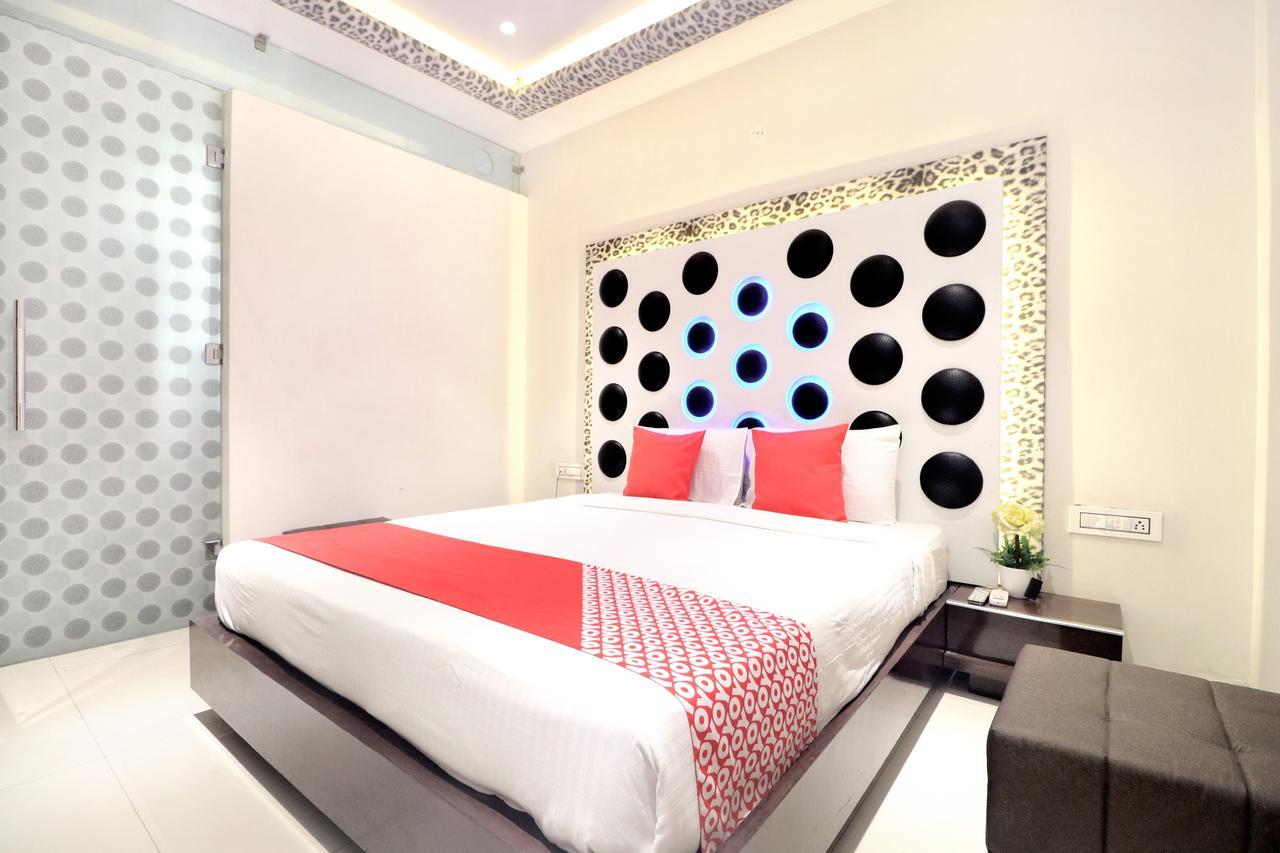 Oyo 14829 Hotel J Cruise Ludhiana Exterior foto