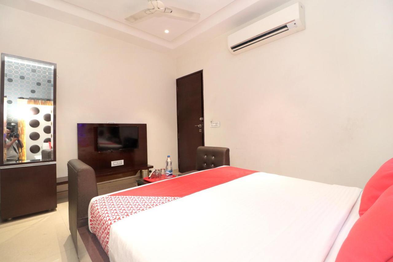 Oyo 14829 Hotel J Cruise Ludhiana Exterior foto